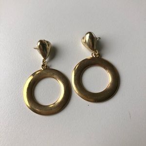 Gold earrings with heart stud